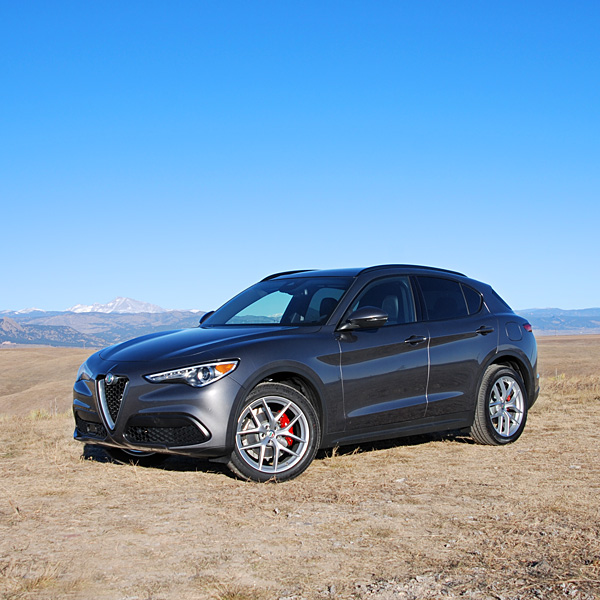 2018 Alfa Romeo Stelvio Ti Sport Photos